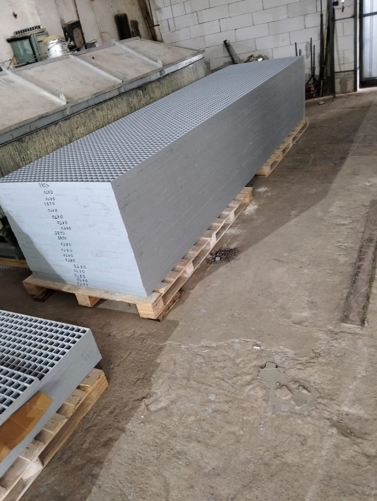 Lightweight Trackside Walkway for Rail